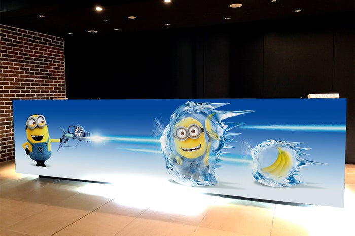 DAVEが仲間を凍らせたイラスト/画像提供:ホテル ユニバーサル ポート