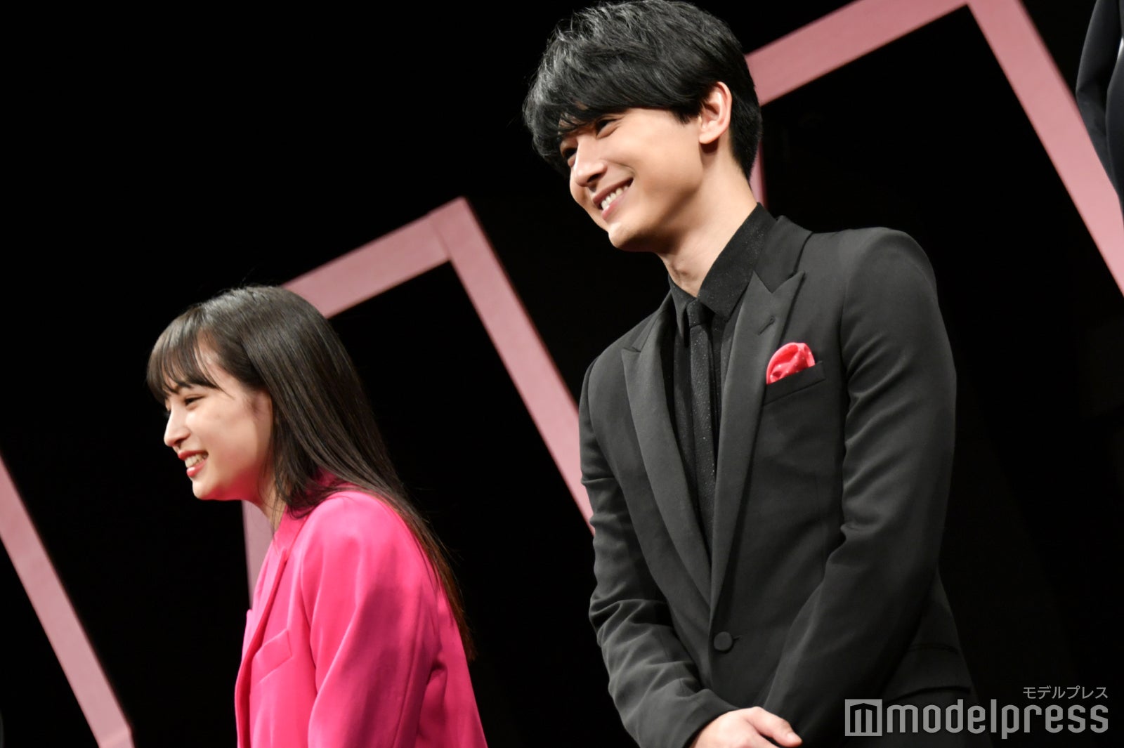 広瀬すず、吉沢亮 （C）モデルプレス