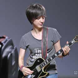 滝川クリステル/「コカ・コーラ ゼロ」新CM「Rock‘n’Roll Newscaster」篇メイキングショット