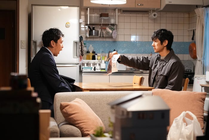 深水元基、西島秀俊/「真犯人フラグ」第8話より(C)日本テレビ