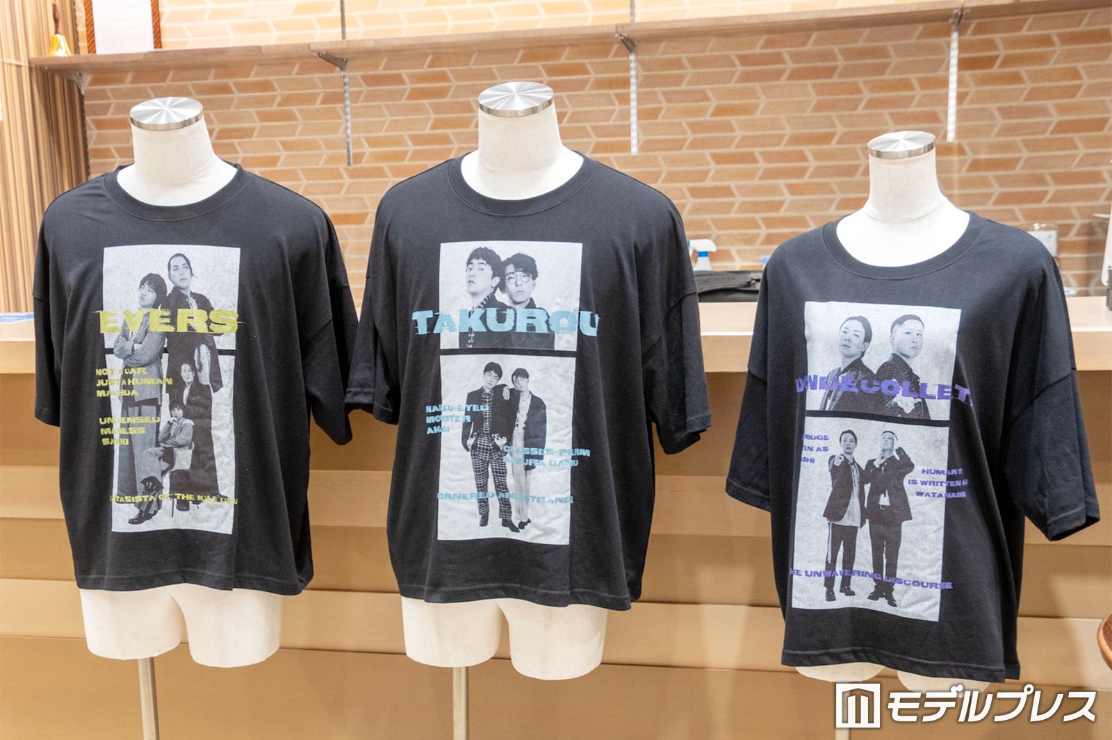 お披露目されたTシャツ（C）モデルプレス