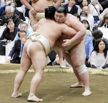 熱海富士 足の指浮いている！伸びしろ見えた 楯山親方も気づかなかった「指がグッと土をかめばもっと強くなる」