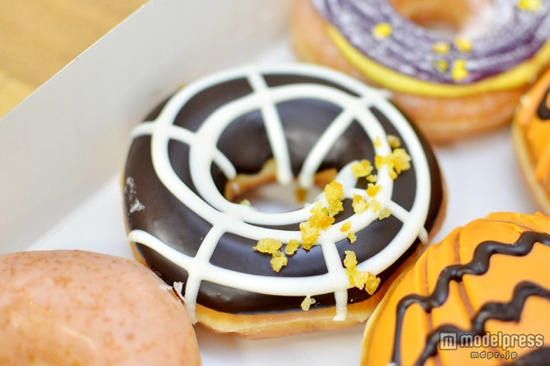 ハロウィンらしいトリックドーナツ「オレンジチョコ スパイダー」