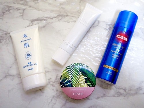 日焼け止めは種類の違うものを重ね塗りして