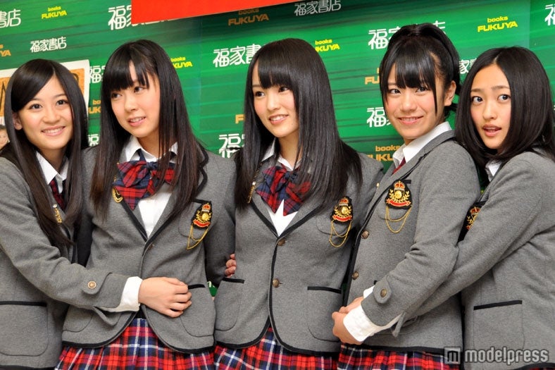 NMB48（写真左から：上西恵、渡辺美優紀、山本彩、福本愛菜、小谷里歩）