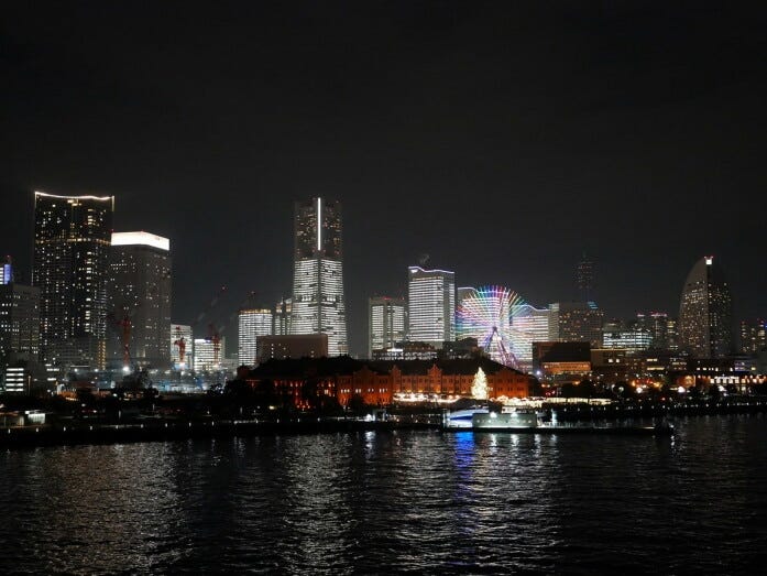 横浜港大さん橋国際客船ターミナル 屋上広場より(2021年12月24日撮影)