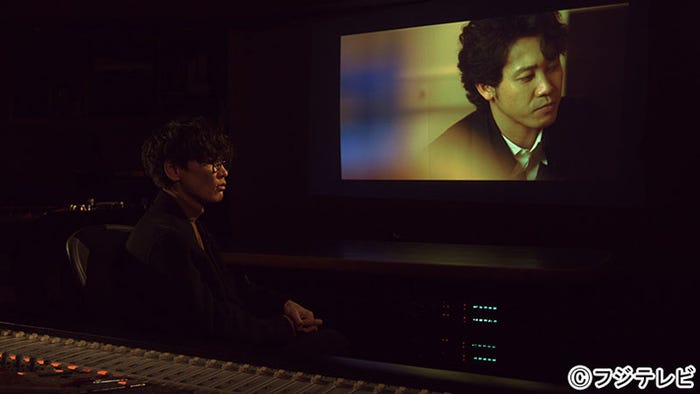 (左より)山口一郎、大泉洋/「ライナーノーツ」より