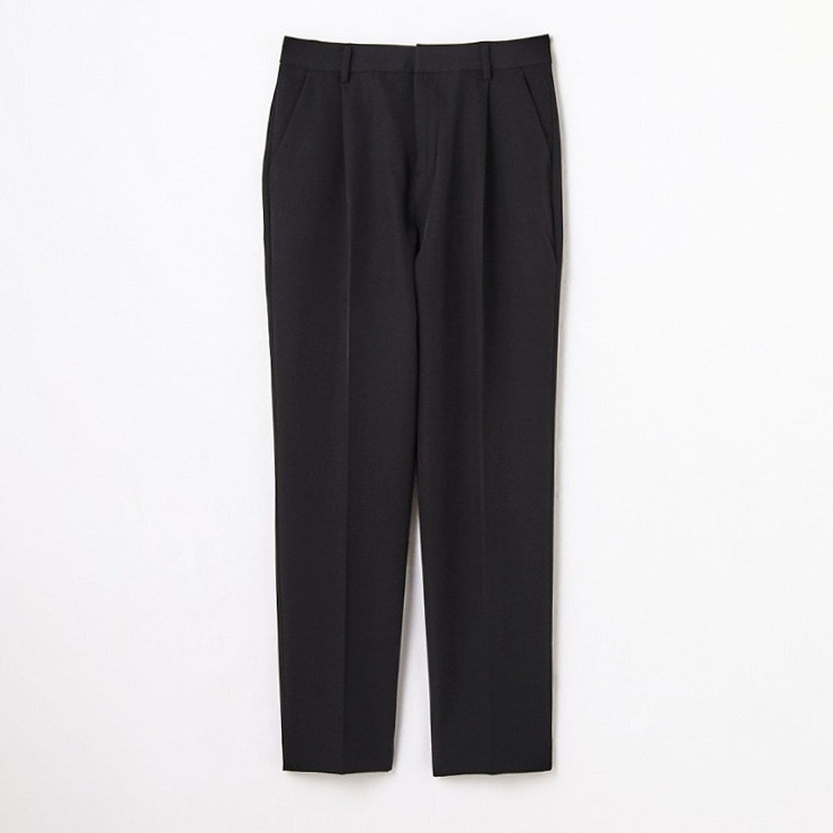 しまむらのテーパードパンツ（どこでもっと！）