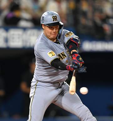 阪神 大山悠輔の献身姿勢が見えた快勝 解説が打撃を称賛「引き出しの多さ。技術の高さを感じた」 九回の森下V打にはベンチを飛び出してガッツポーズ