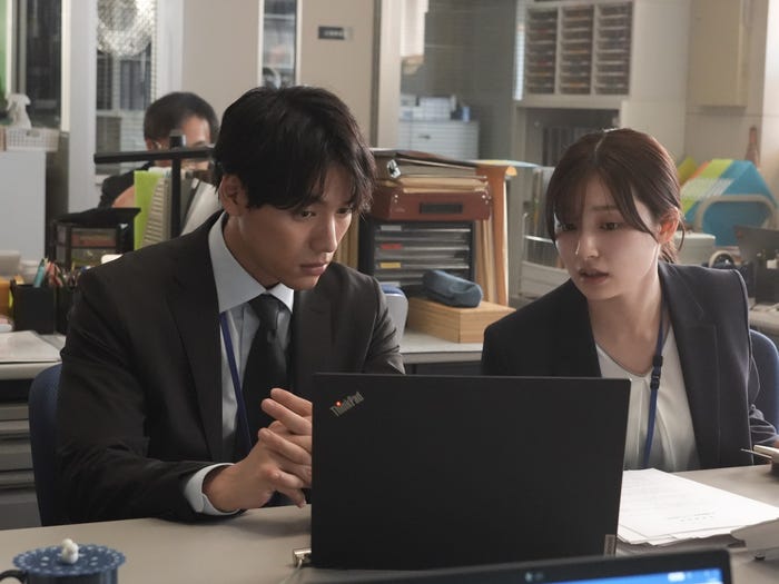 福士蒼汰、吉川愛「東京P.D. 警視庁広報2係」第1話(C)フジテレビ