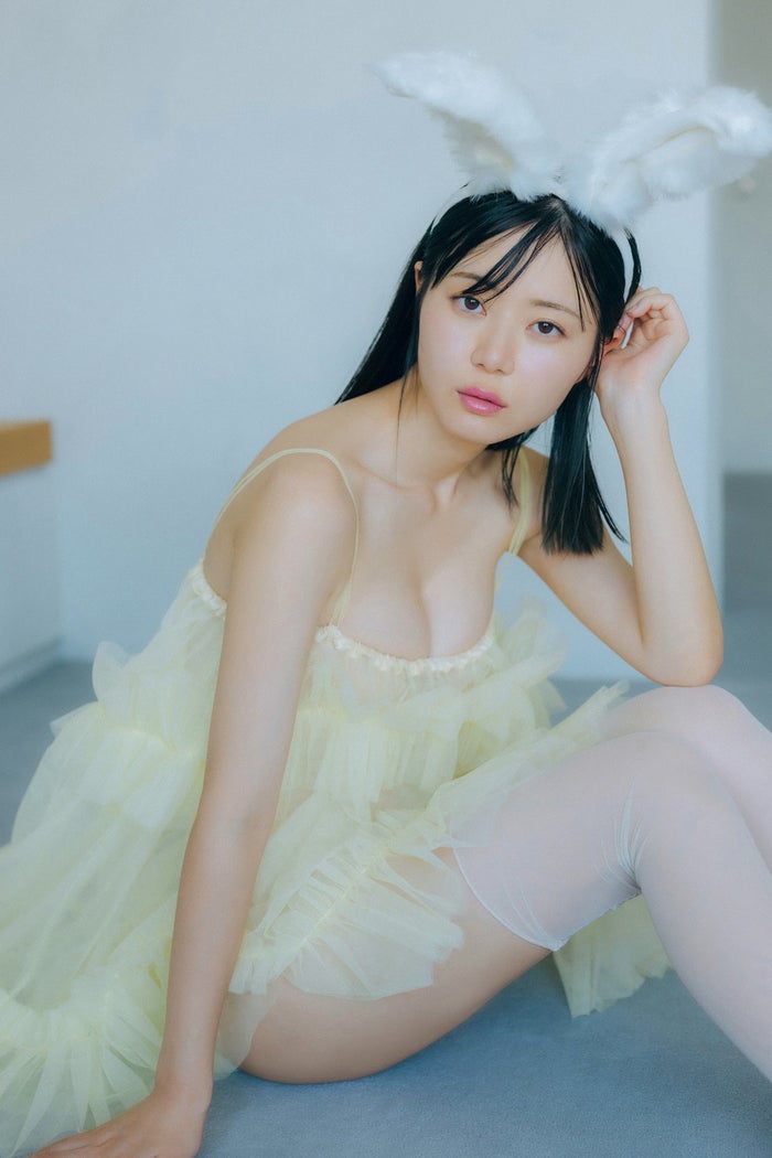YouTuberいけちゃん、美肌際立つ白バニー姿 「爆乳になりました」最近の変化も語る