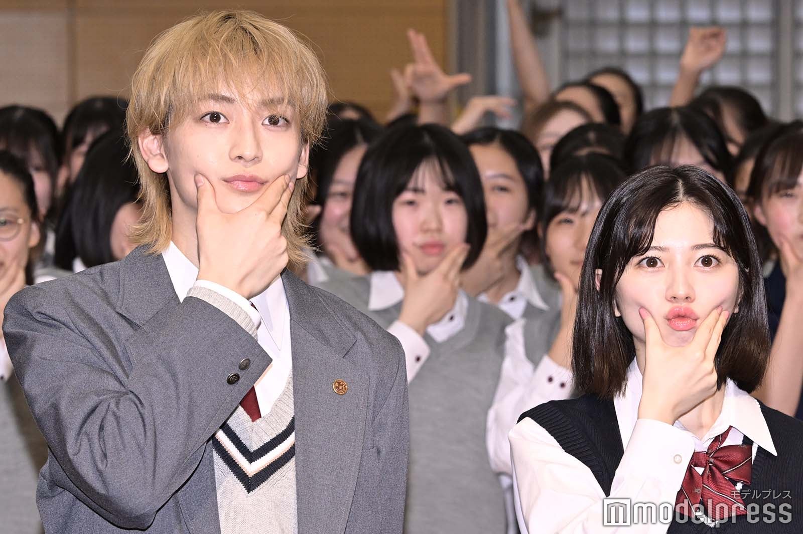 高橋文哉、桜田ひより（C）モデルプレス