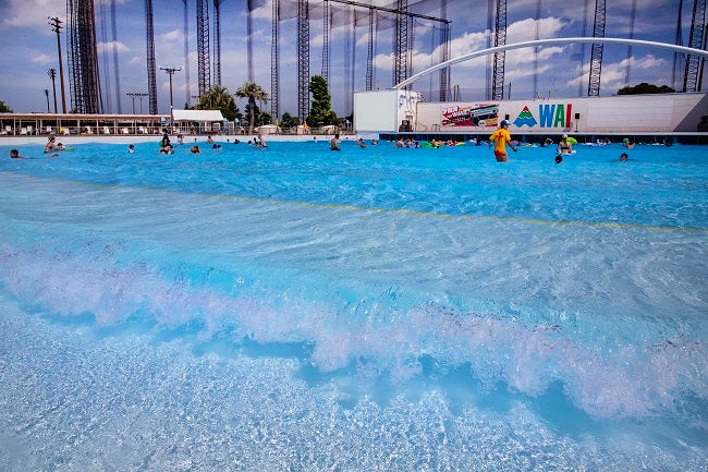 プールWAI全景／画像提供：よみうりランド