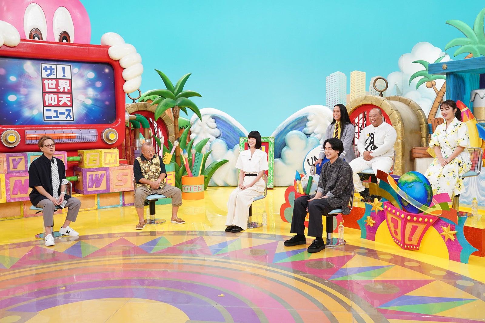 （前列左から）中居正広、笑福亭鶴瓶、橋本愛、中村蒼（後列左から）トム・ブラウン、磯山さやか（C）日本テレビ