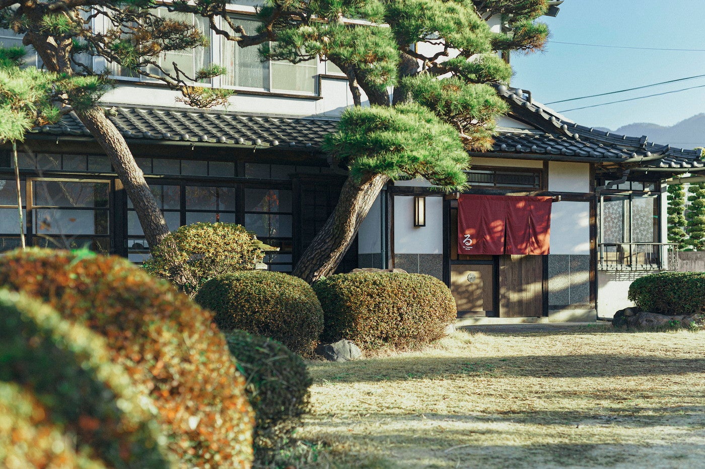 山梨「るうふ 蔦之家」ディナーで飲み比べで…ワインを楽しみ尽くす古民家宿