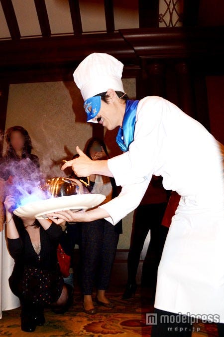 ワクワクするような演出にテンションが急上昇。/「ディズニー・ダイニング・ウィズ・ザ・センス」