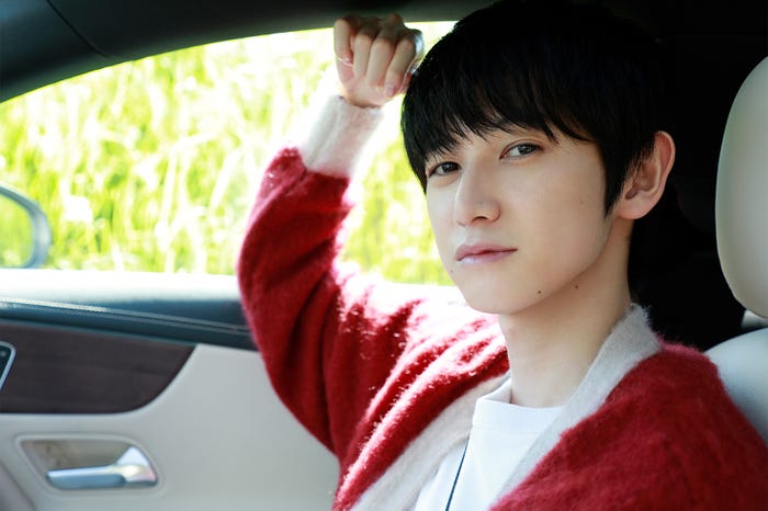 『本郷奏多カレンダー2022』楽天ブックス特典カット(C)SDP