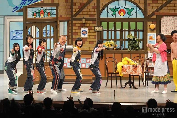 新喜劇と初コラボするももいろクローバーZ、笑福亭鶴瓶(C)関西テレビ【モデルプレス】