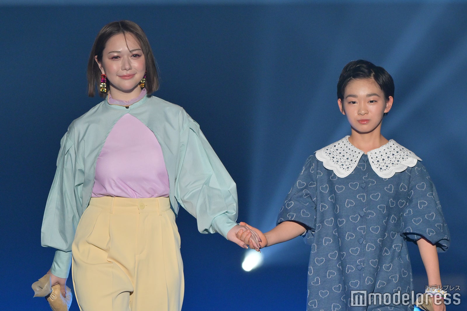 村重杏奈、村山輝星（C）モデルプレス