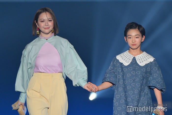 村重杏奈、村山輝星(C)モデルプレス