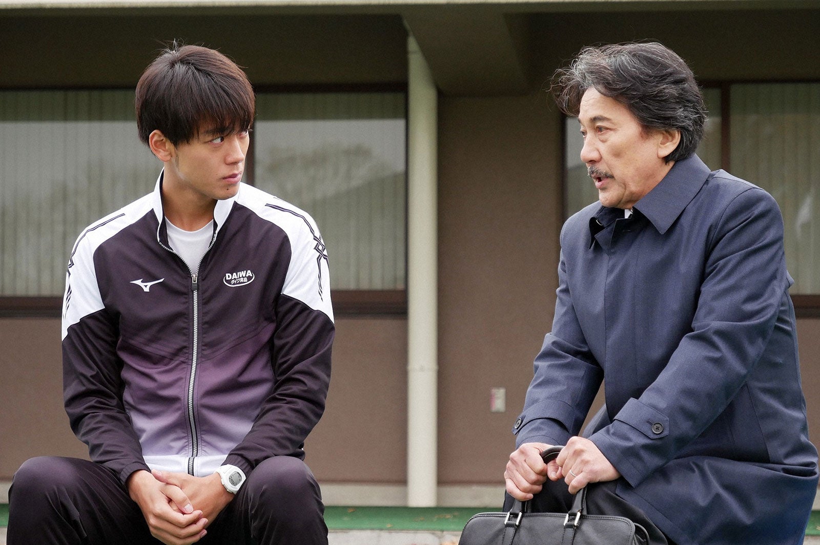 竹内涼真、役所広司／「陸王」第8話より（C）TBS