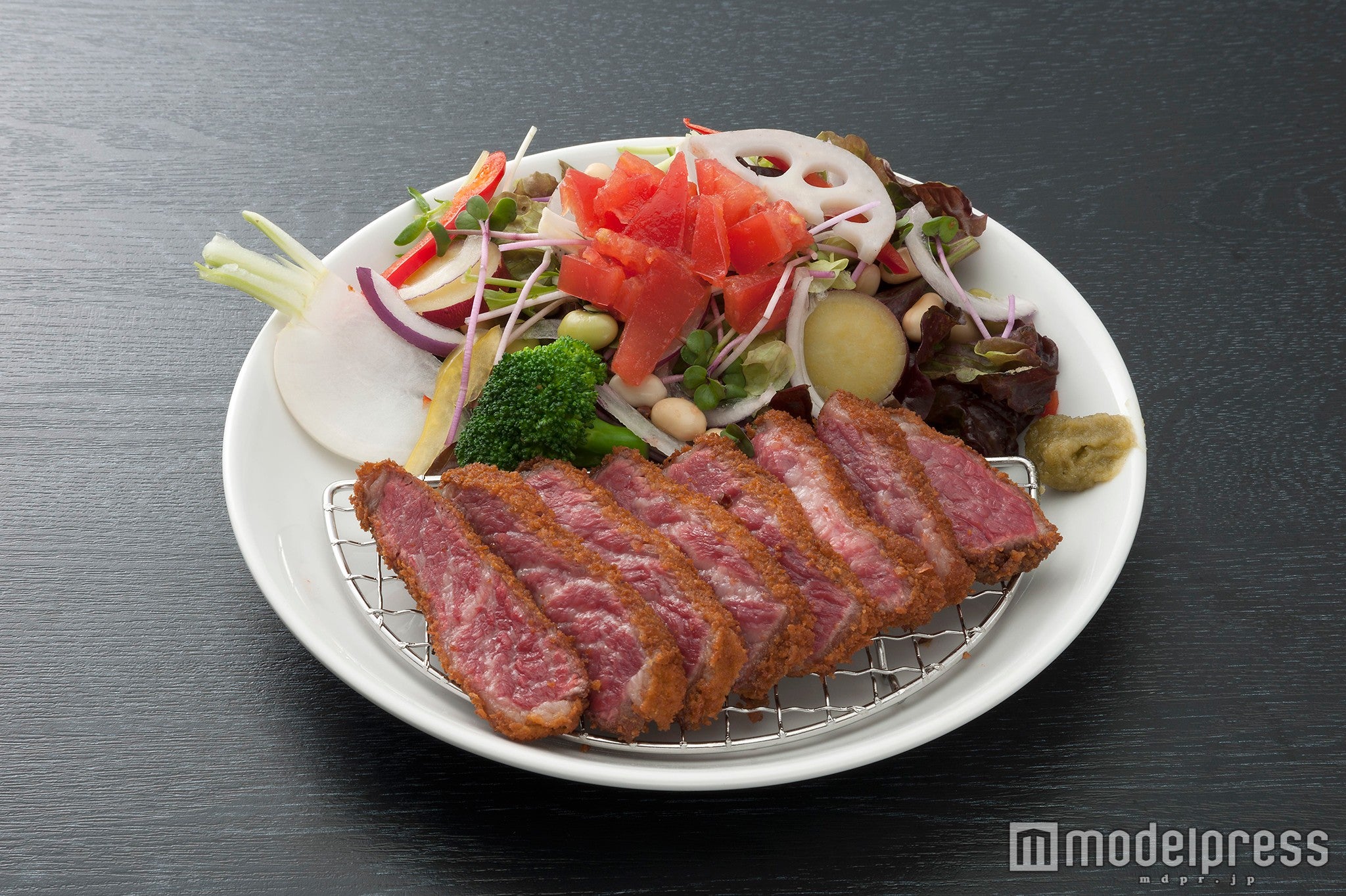 「30日熟成・牛かつ膳」1980円／画像提供：オムニプランニング