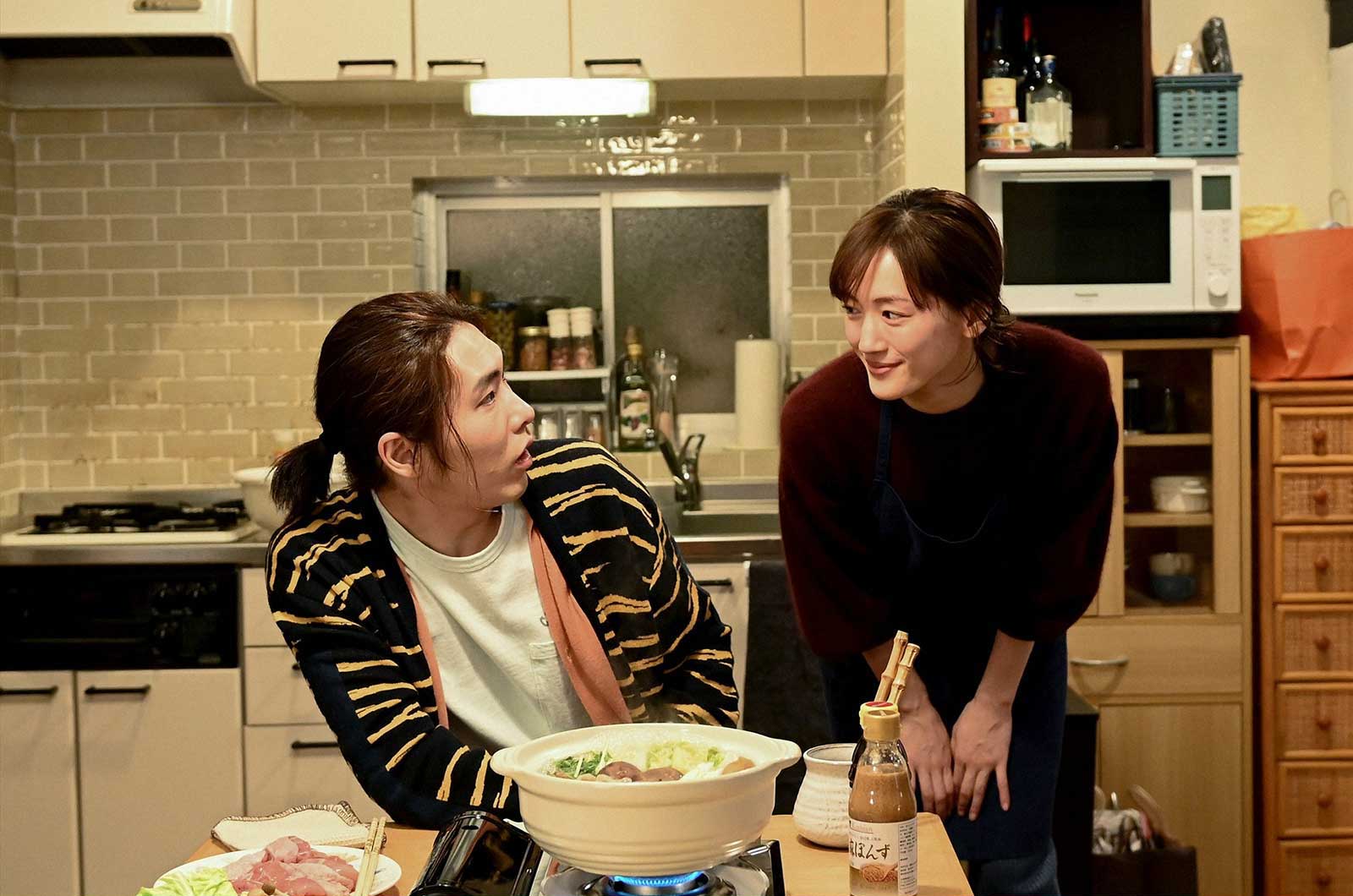 柄本佑、綾瀬はるか「天国と地獄 ～サイコな2人～」第5話より（C）TBS