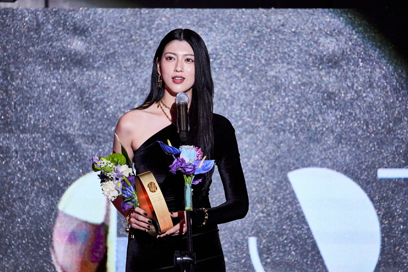 三吉彩花、韓国でライジングスター賞 ドラマ「地球の歩き方」演技評価に喜び「夢にも思っていませんでした」