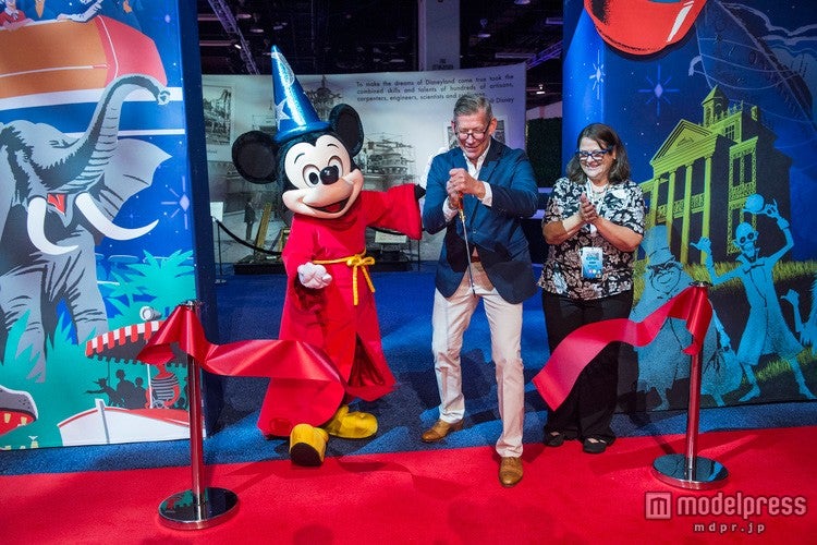 レセプションパーティー、テープカット（C）Disney