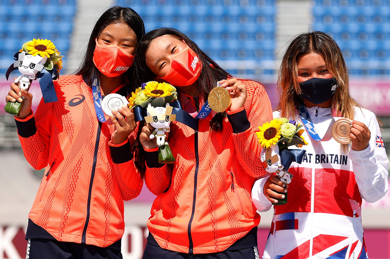 (画像2/2) スケートボード女子、“国も順位も関係ない”選手の絆に感動の嵐「号泣した」「尊すぎる」 モデルプレス