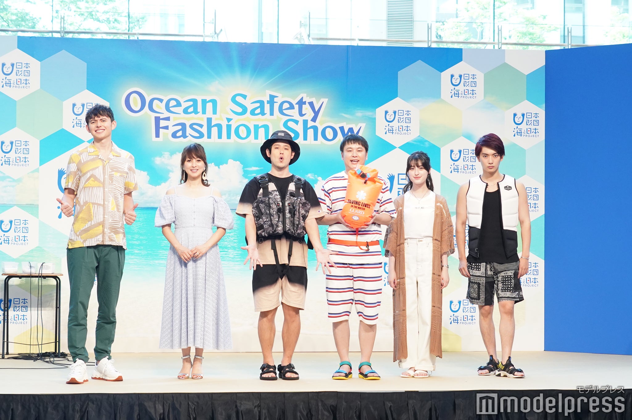 （左から）ハリー杉山、渡辺美奈代、オジンオズボーン（篠宮暁・高松新一）、木内舞留、那須泰斗 （C）モデルプレス