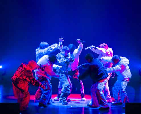 MAZZEL、MCなしノンストップステージ「日本にやべえグループがいるって証明してやる」【The Performance】