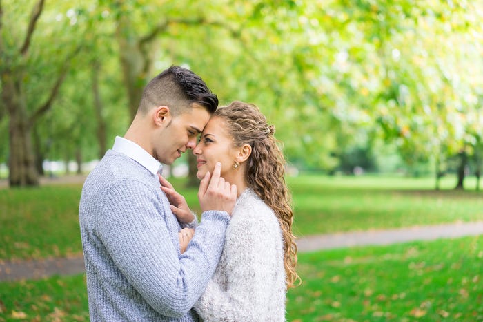 無意識でサインを出している男性も多い(photo-by-alice_photo/Fotolia)