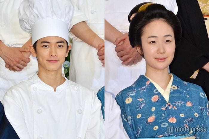 目を潤ませ黒木華(右)に感謝を述べた佐藤健