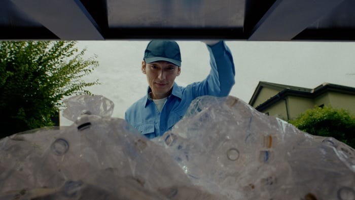 草なぎ剛/「ボトルは資源!(香取)/(稲垣)」篇より(提供写真)