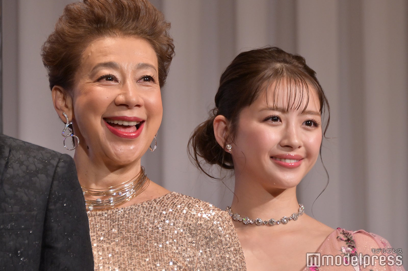 前田美波里、綺咲愛里（C）モデルプレス