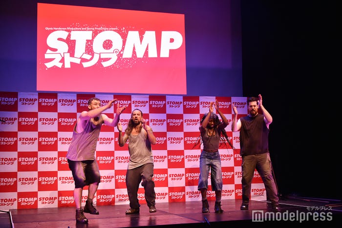 STOMPパフォーマンスの様子(C)モデルプレス