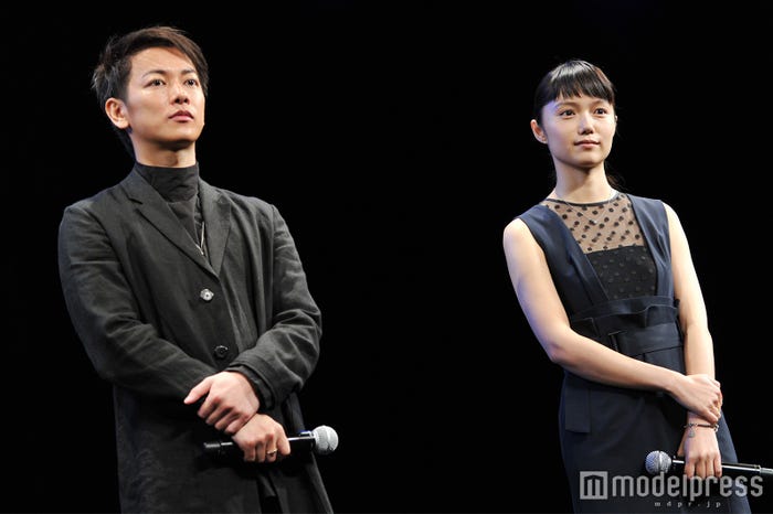 佐藤健、宮崎あおい(C)モデルプレス