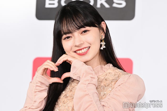 上國料萌衣(C)モデルプレス