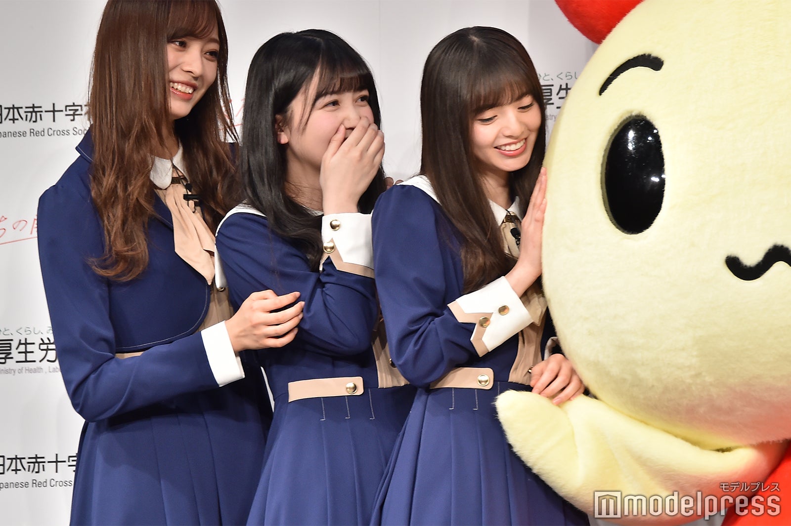 梅澤美波、久保史緒里、齋藤飛鳥 （C）モデルプレス