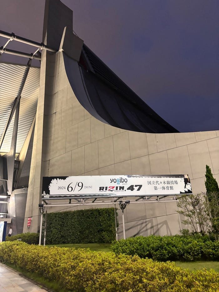 古敷谷宗「大観衆の中でのイベント」(提供写真)