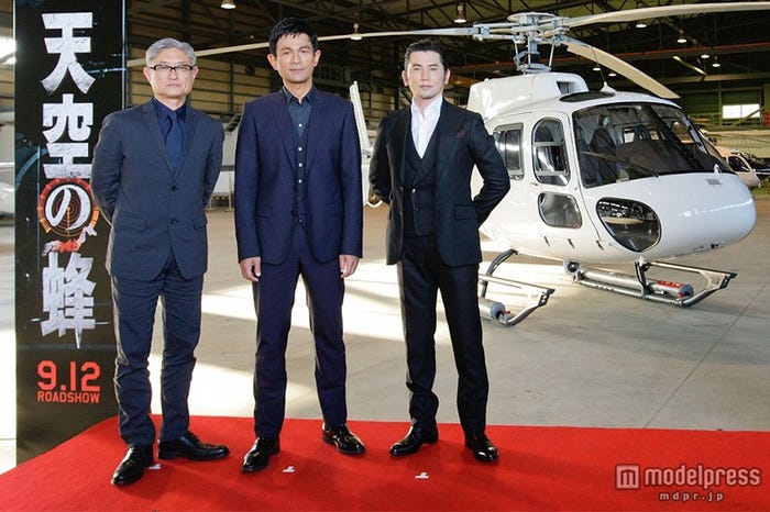 (左から)堤幸彦監督、江口洋介、本木雅弘(C)2015「天空の蜂」製作委員会