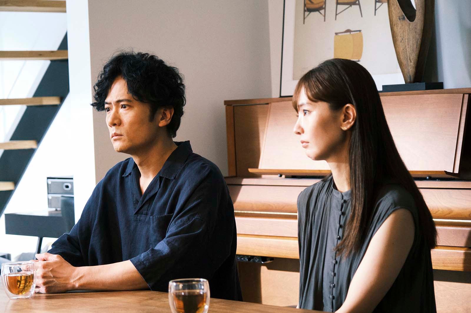 稲垣吾郎、中村ゆり（C）2022「窓辺にて」製作委員会