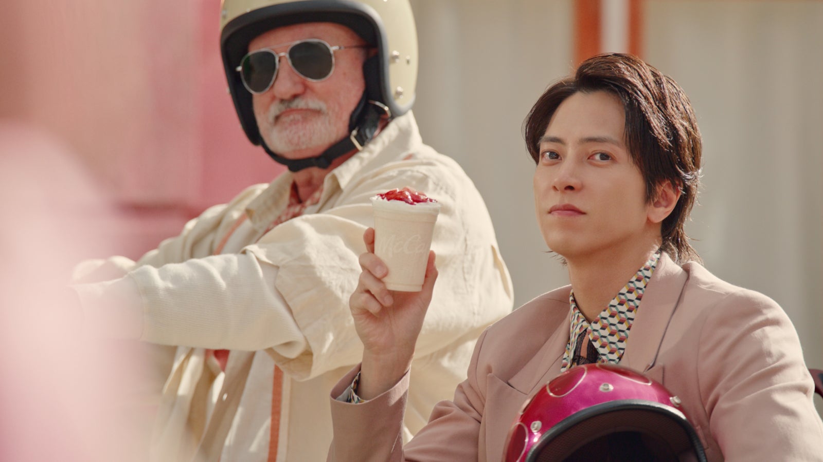 山下智久「マックカフェ『しあわせすぎるっ！もも』篇」より（提供写真）