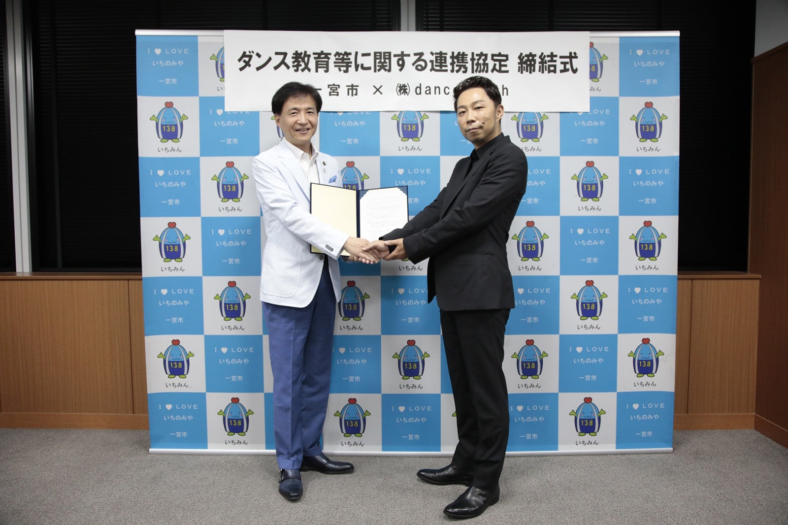 EXILE USA（右）／提供写真