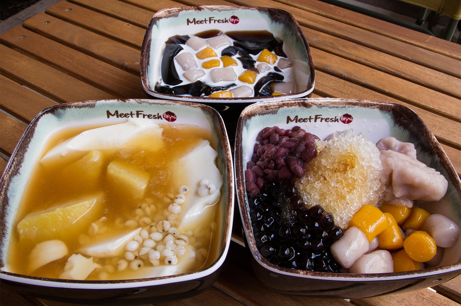 左：豆花 2号L￥700、上：仙草オリジナルL￥850、右：芋園4号L￥800／画像提供：MeetFresh 鮮芋仙