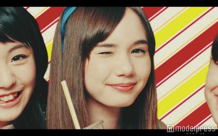 マーシュ彩/「By McSWEETS」の新CM「マックシェイク はちみつレモン」篇より(画像提供:日本マクドナルド)