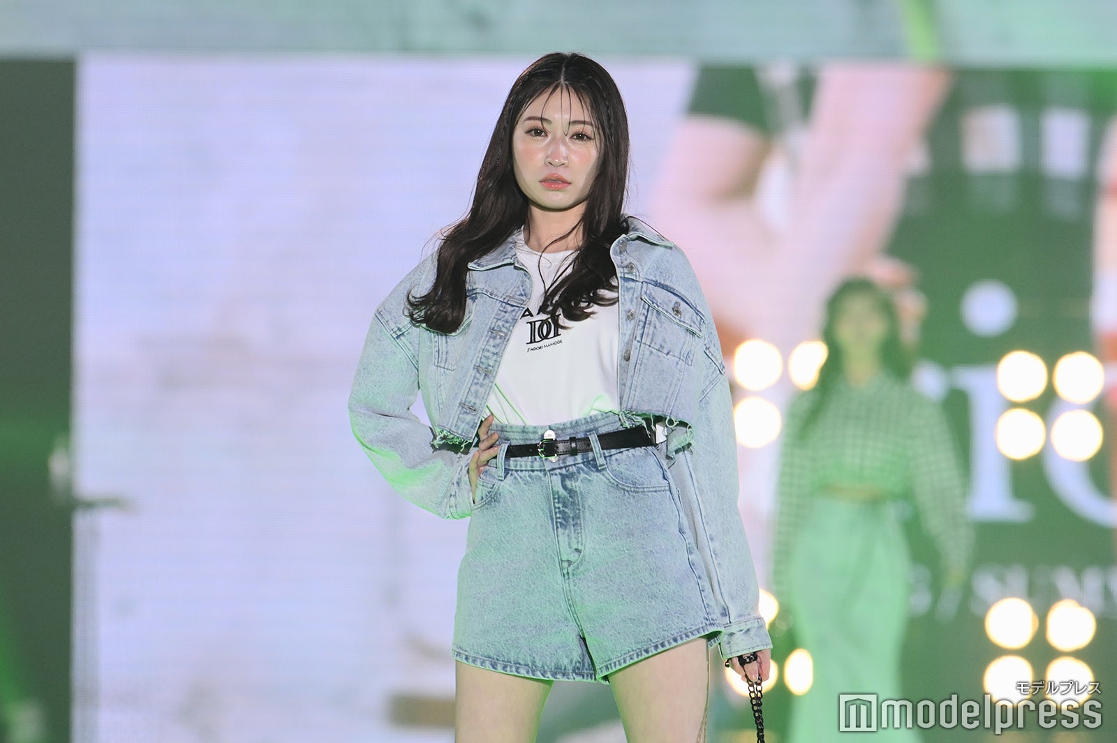 吉田朱里「関コレ 2023 S／S」より（C）モデルプレス