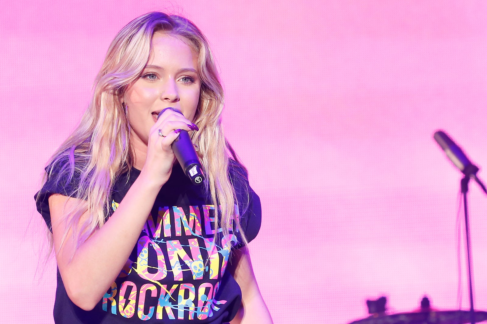 ザラ・ラーソン（画像提供：ソニー・ミュージック）