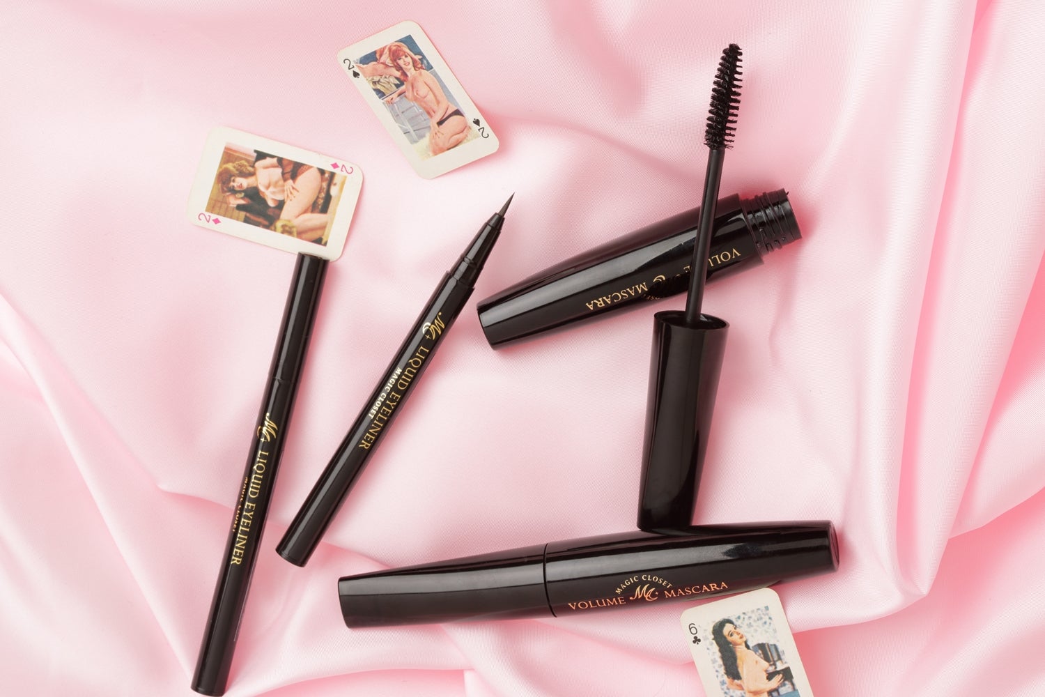 左、「MCリキッドアイライナー」、右、「MCボリュームマスカラ」／画像提供：株式会社パル